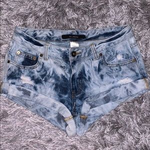 Light/dark jean shorts